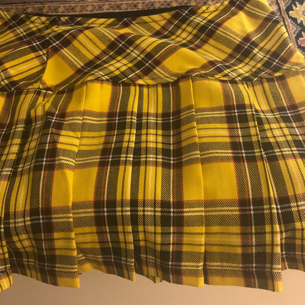 Plaid mini pleated skirt .